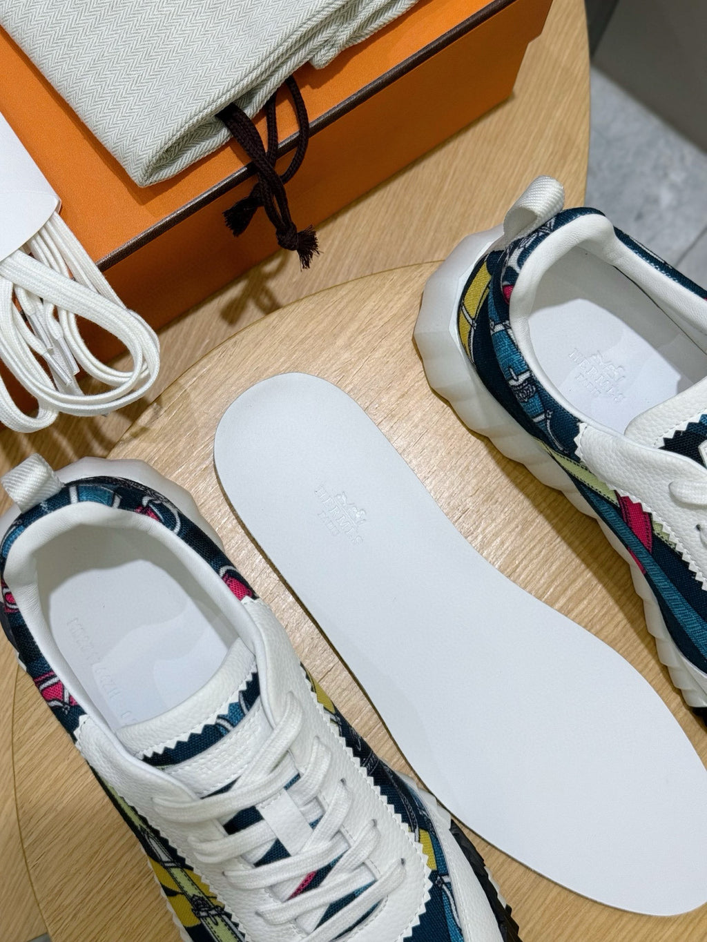 White sneakers with multicolor side stripes and white rubber soles