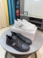 Low-top sneakers, white and black, lace-up with logo medallion and rubber sole