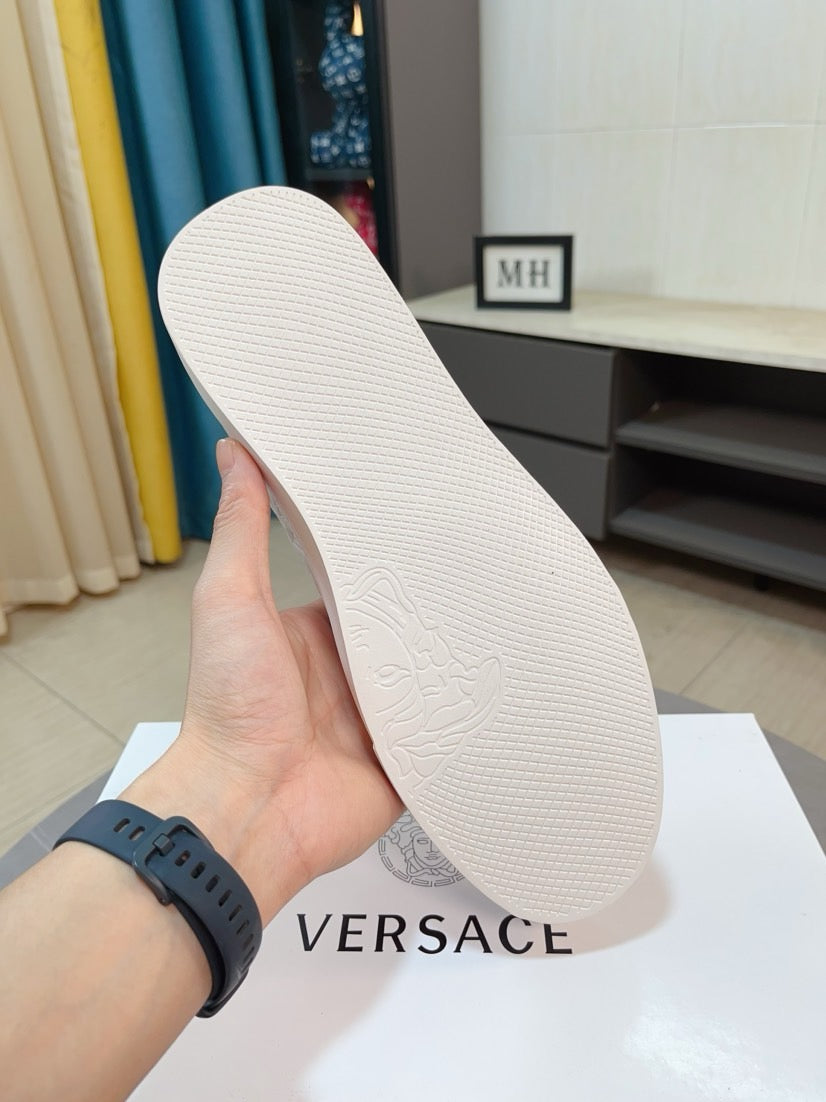 Versace sneakers outsole, off-white textured tread