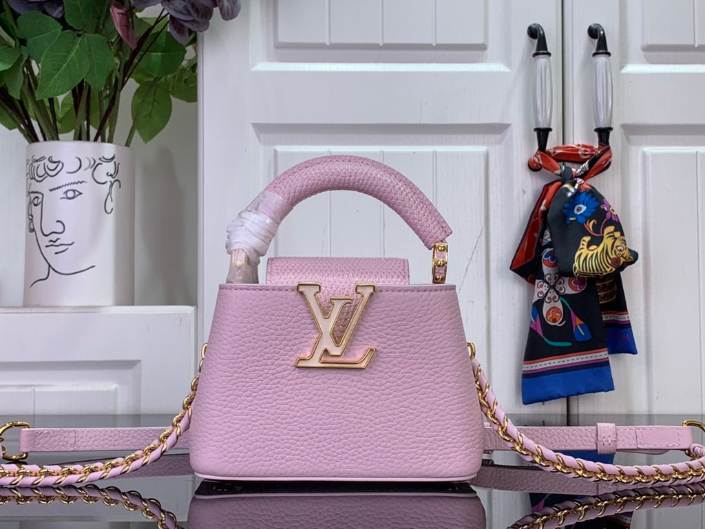 Louis Vuitton bag in light pink textured leather, top handle and chain strap