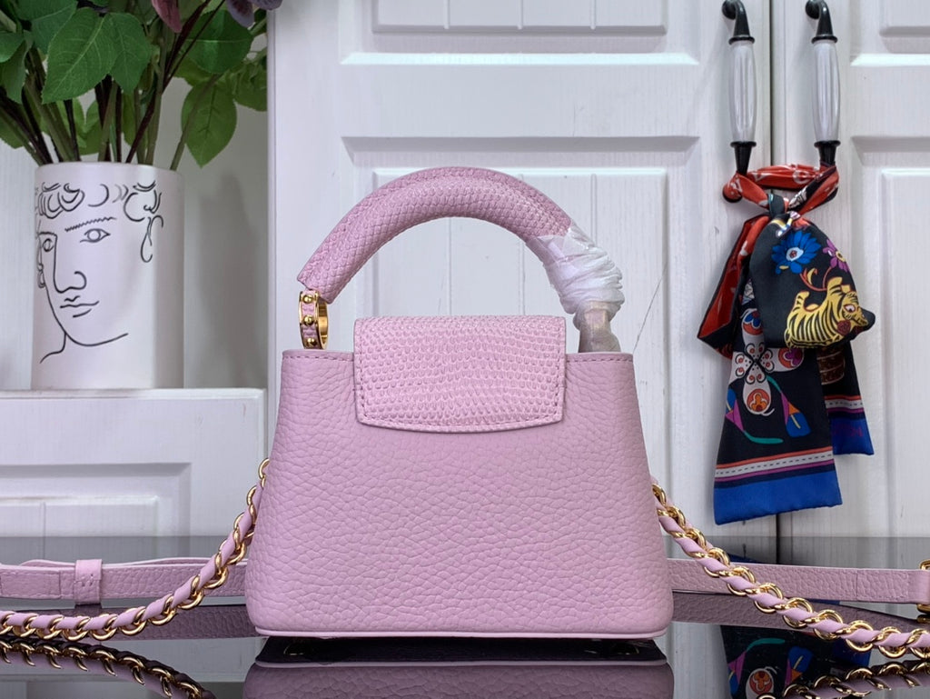 Louis Vuitton bag in light pink textured leather, flap pocket detail, chain handles
