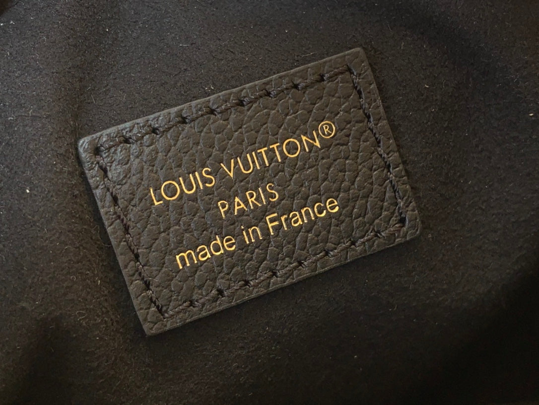 Louis Vuitton leather patch: made in France, gold Louis Vuitton Paris text