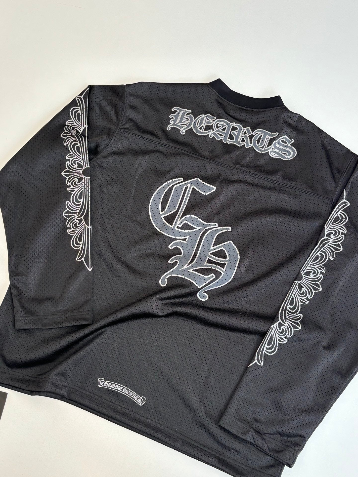 Chrome short long-sleeve jersey top back close-up with large logo graphic in dark charcoal