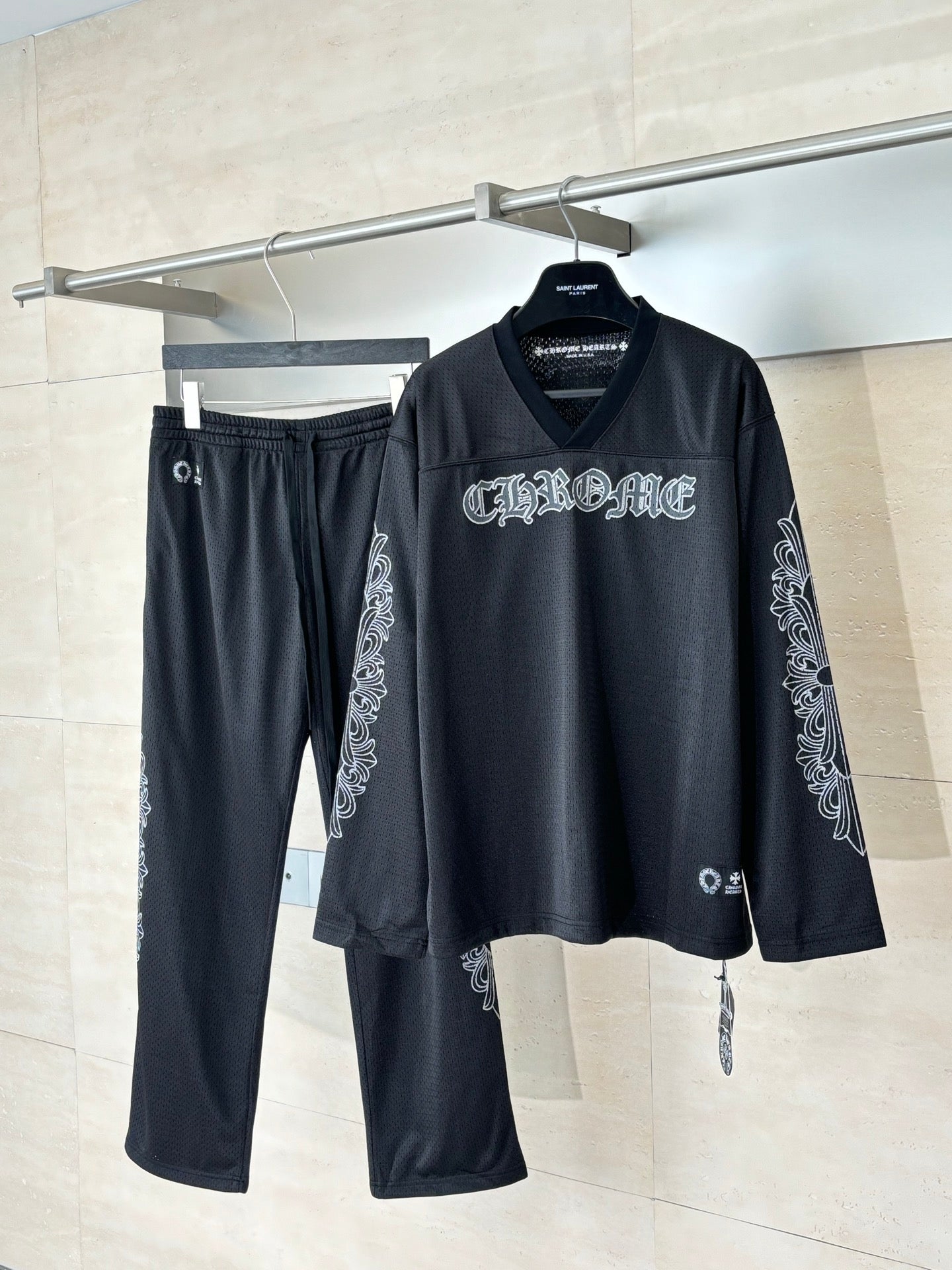Chrome short long-sleeve jersey top and jogger pants set, dark charcoal, printed graphics