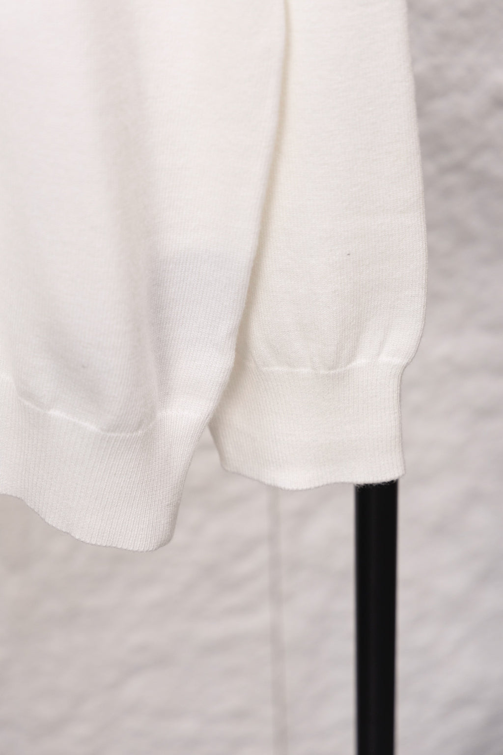 White sweater hem and ribbed cuff detail