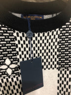 Long-sleeve sweater collar in ribbed black with button and Louis Vuitton neck label