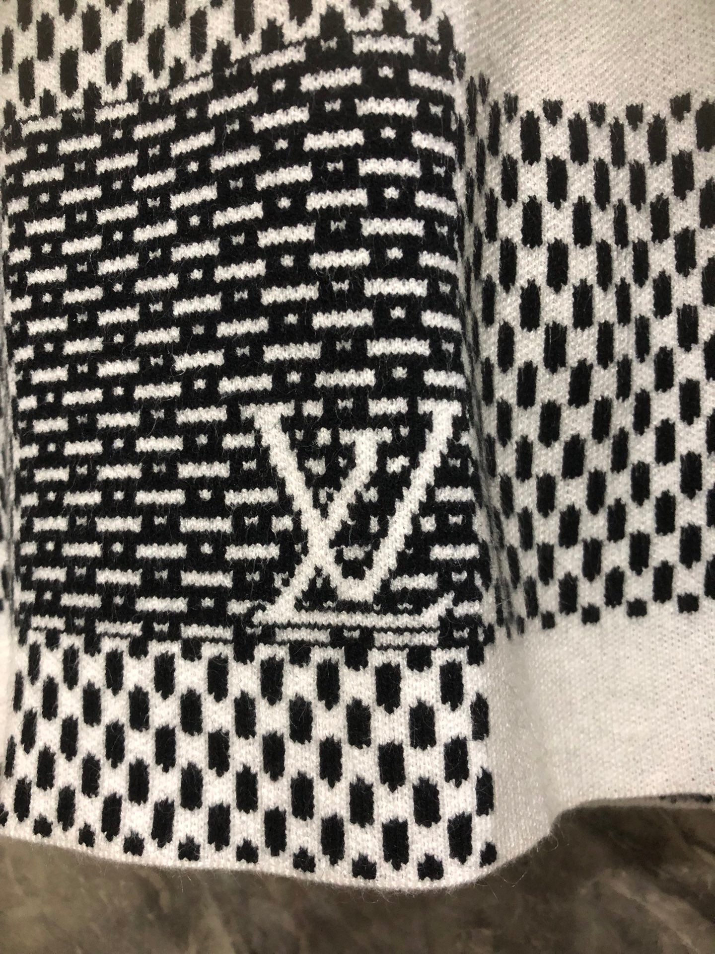Long-sleeve sweater with black-and-white patterned knit and LV-style emblem
