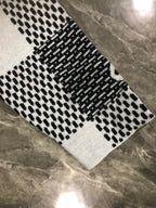 Long-sleeve sweater sleeve in black-and-white mini-check pattern