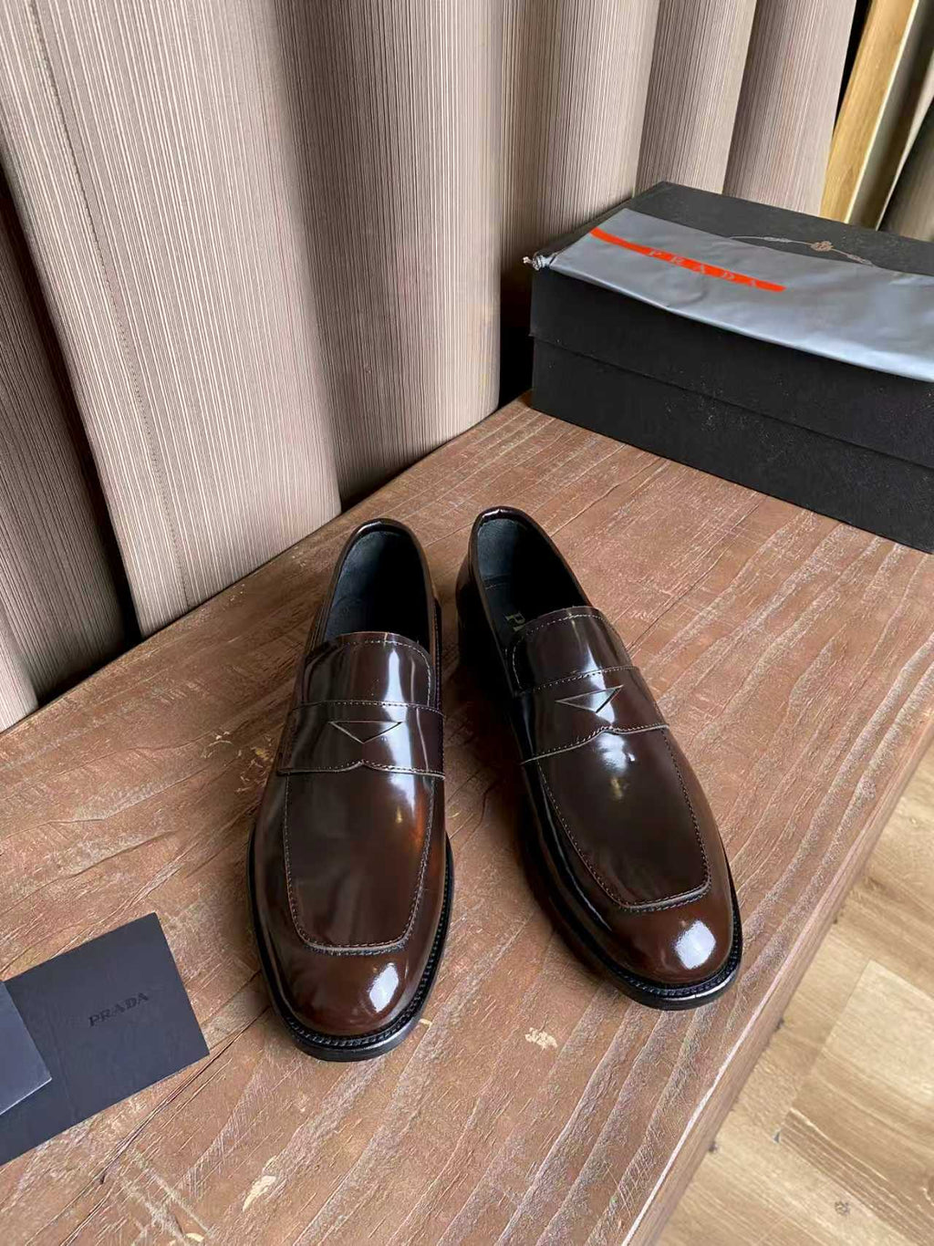 Brown patent leather loafers with apron stitching, slip-on flat sole