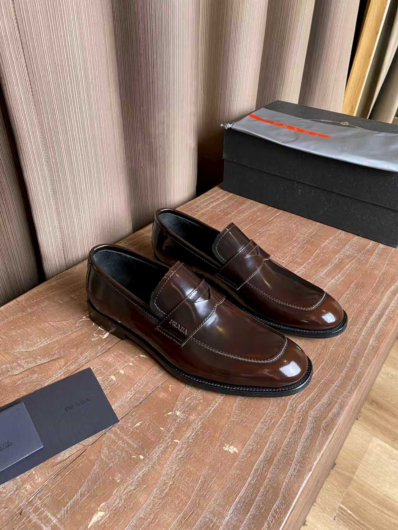 Brown patent leather loafers with stitched apron detail, low profile slip-on