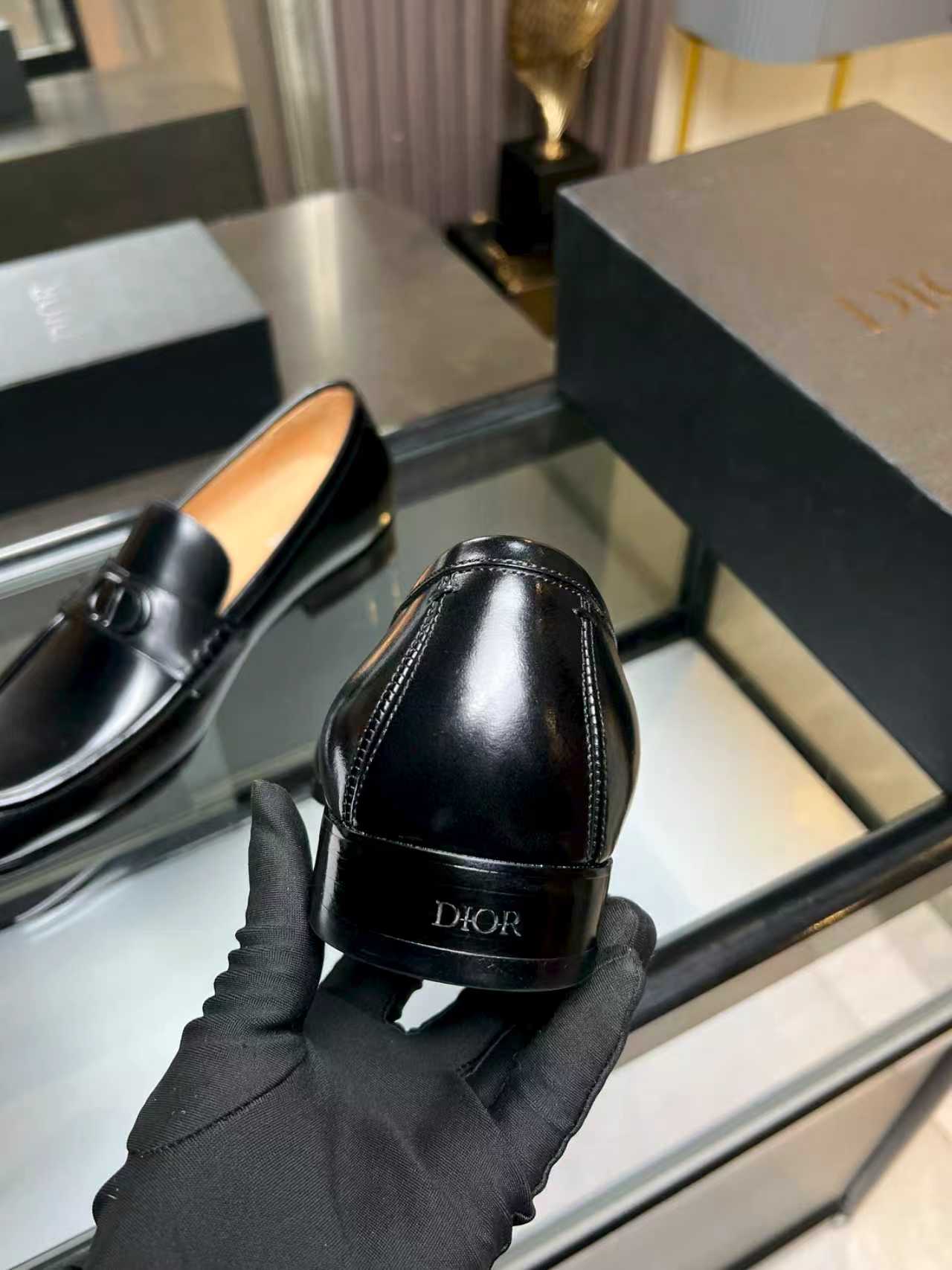 Black leather loafer with Dior logo on heel tab, unisex slip-on style