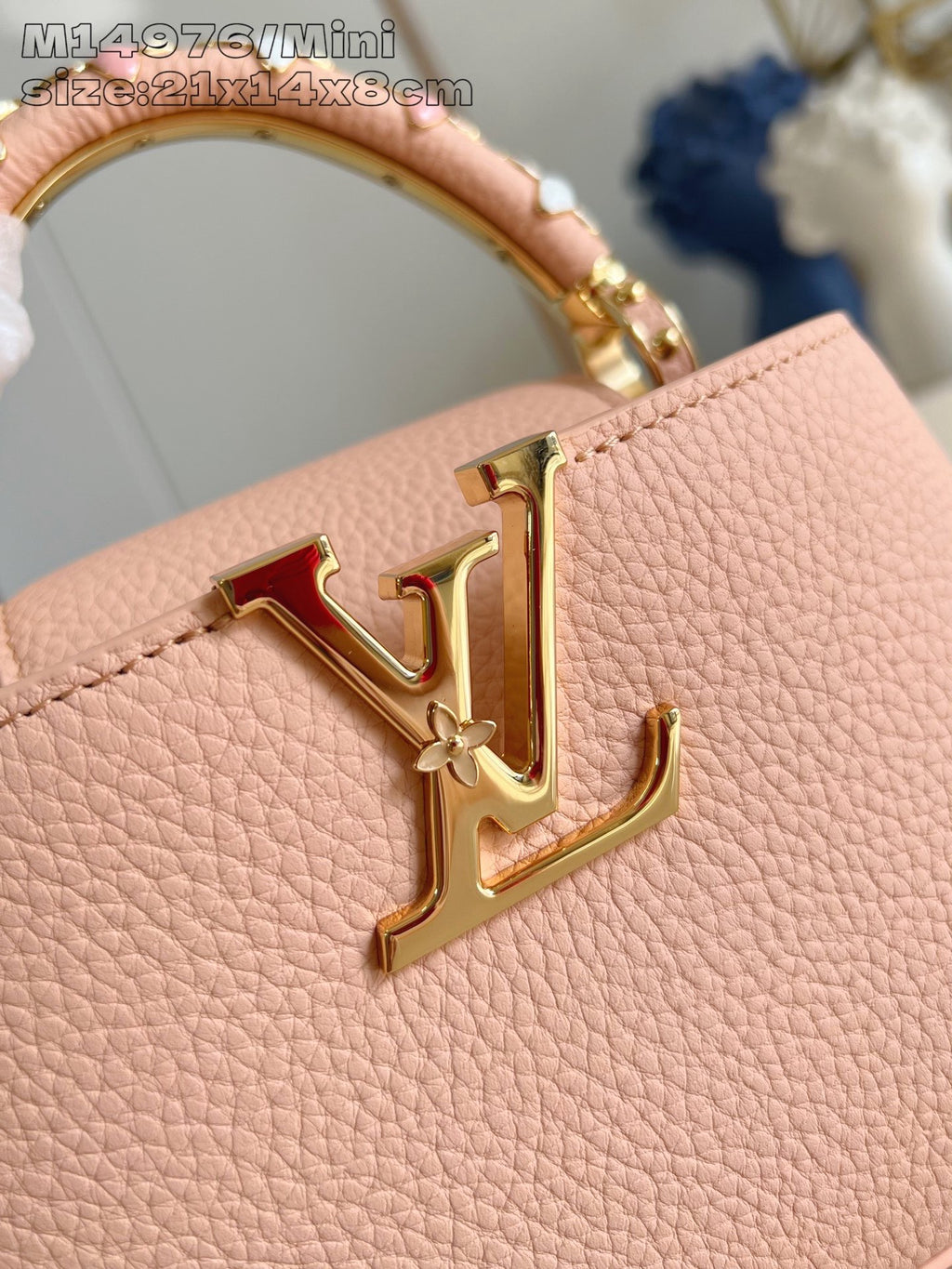 Louis Vuitton mini handbag clasp, gold-tone LV logo on pink textured leather