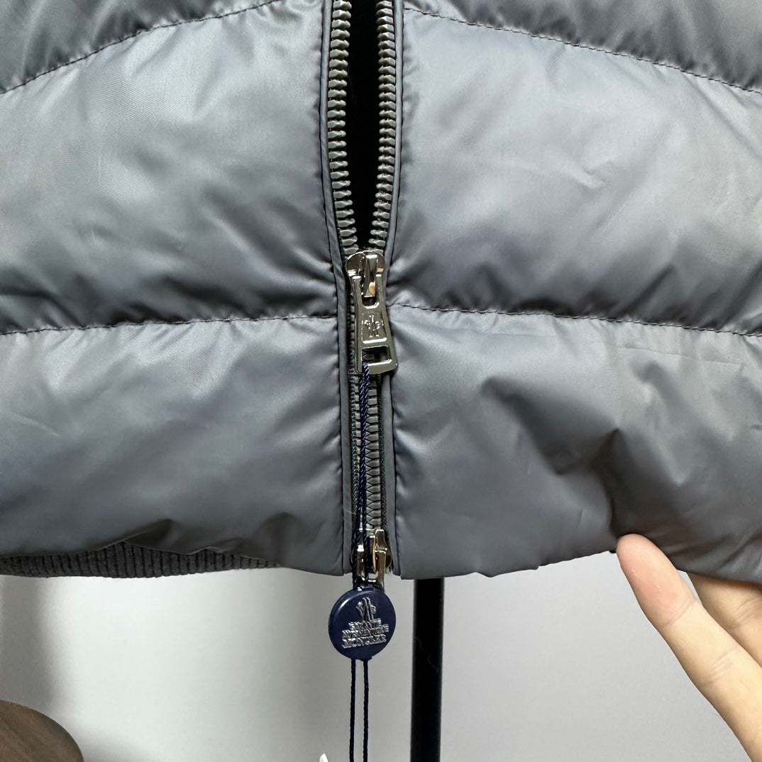 Long puffer jacket with front zipper and hanging metal pull tab