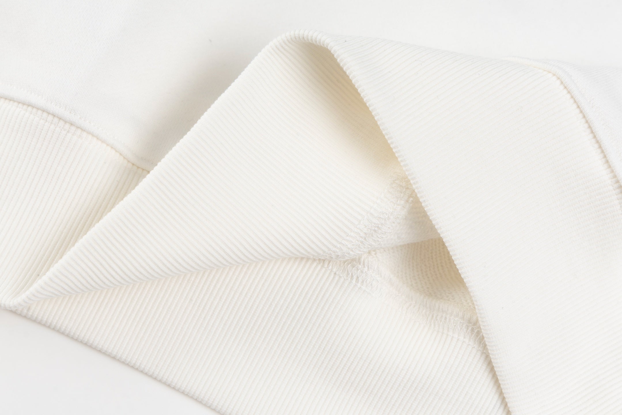 Long-sleeve sweatshirt, white knit fabric with ribbed trim