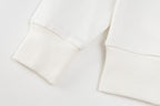 Long-sleeve sweatshirt cuffs, white ribbed knit