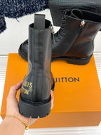 Louis Vuitton ladies lace-up ankle boots, black leather, side zipper with gold pull-tab