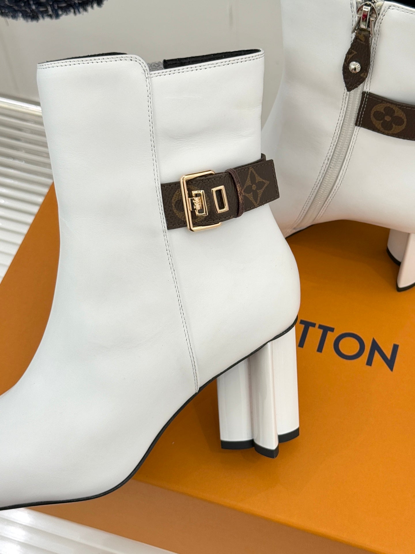 Louis Vuitton ladies white leather ankle boots with side zipper and brown monogram strap