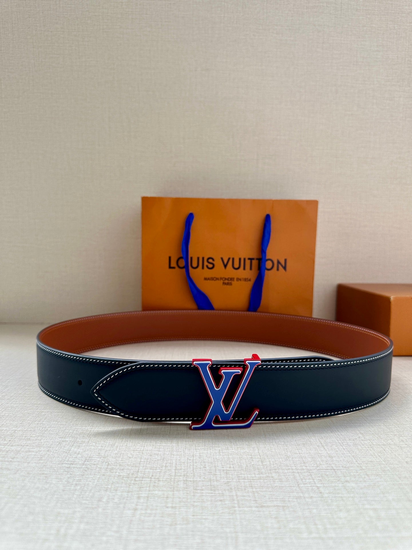 Dark blue leather belt with LV monogram buckle and stitched edge, flat style