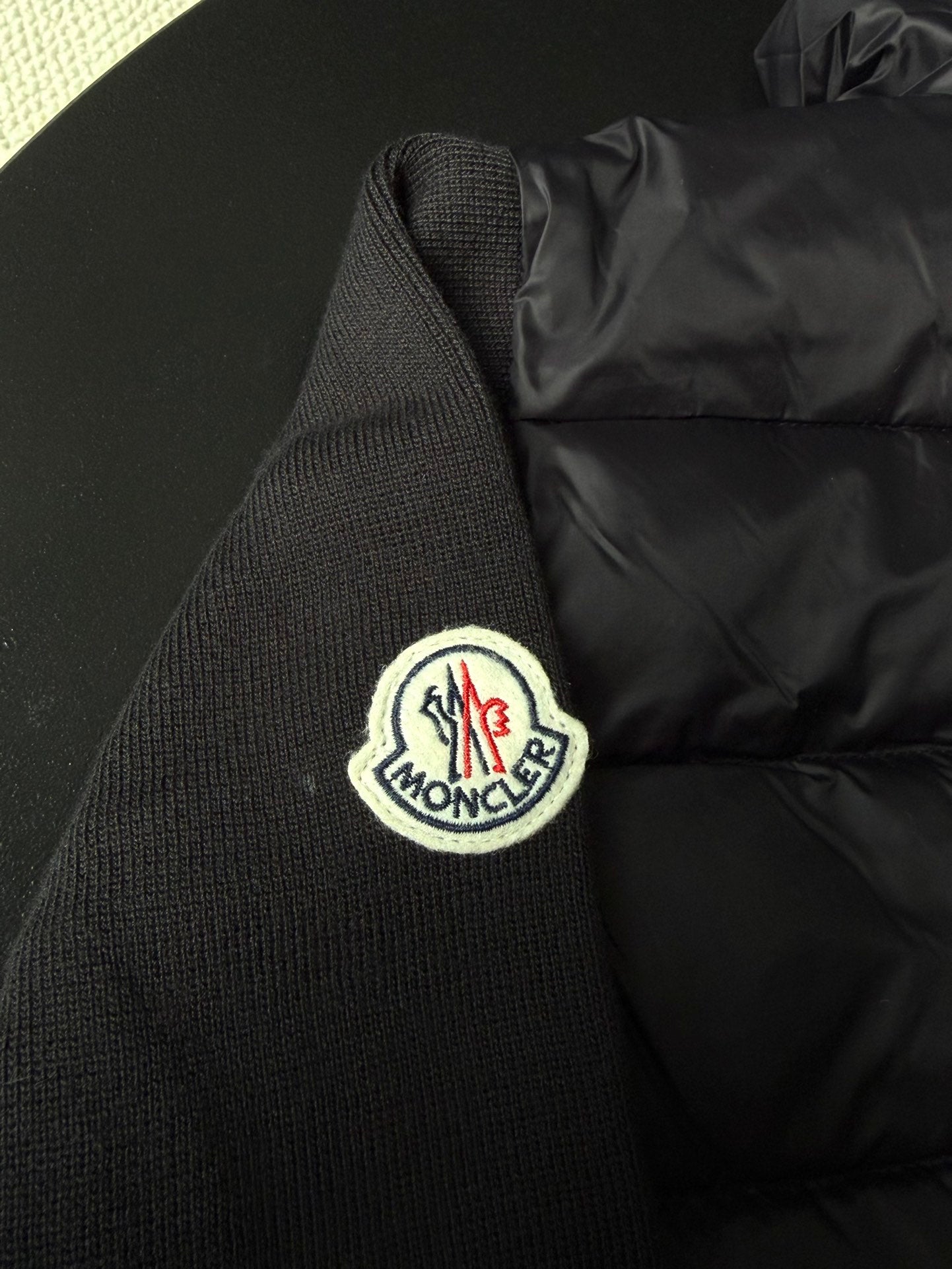 Ribbed knit hood trim with Moncler logo patch