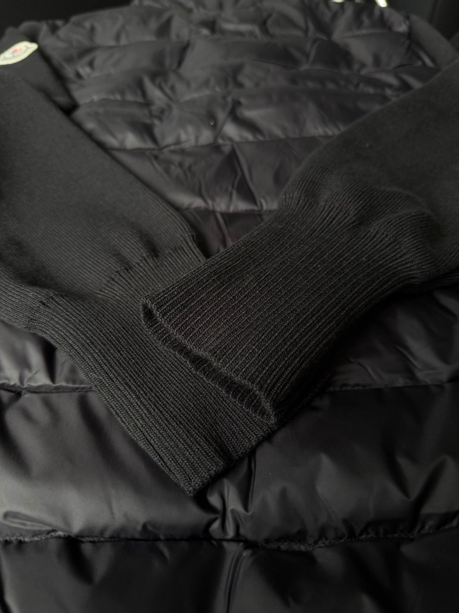 Ribbed knit sleeve cuff on puffer jacket