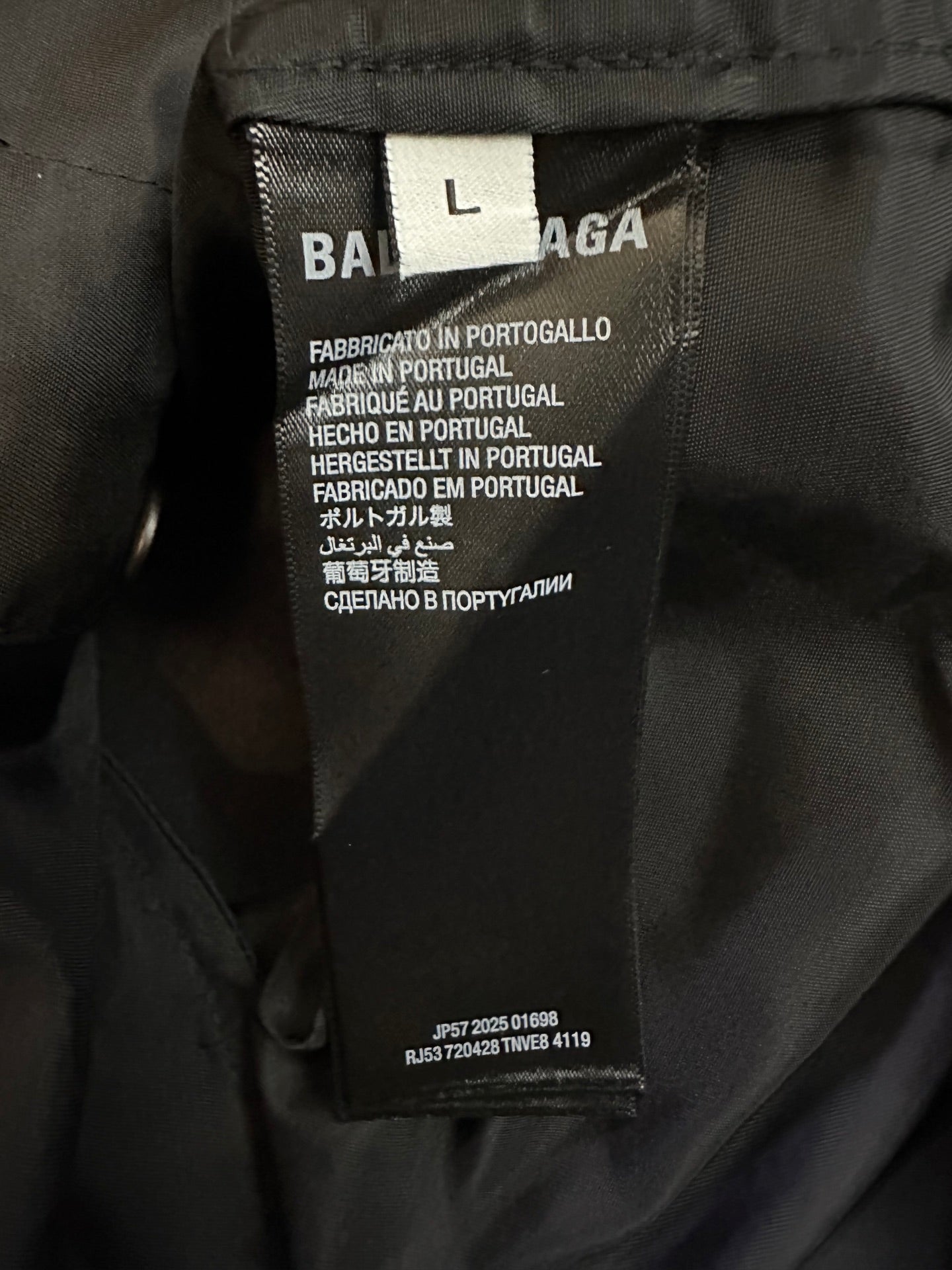 Black jacket size L brand label with fabric and made in Portugal details