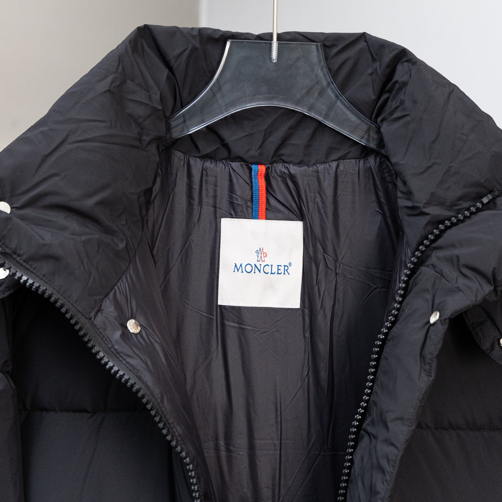 Moncler black puffer coat lining at chest with logo patch