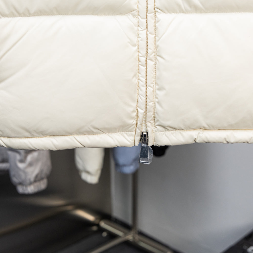Long puffer jacket front zipper with metal pull
