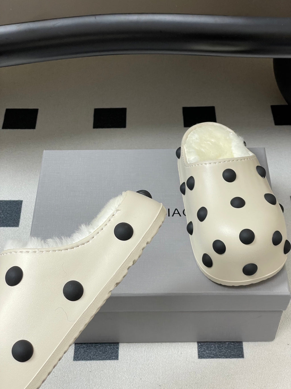 Cream polka-dot slip-on clogs with plush lining and rounded sole