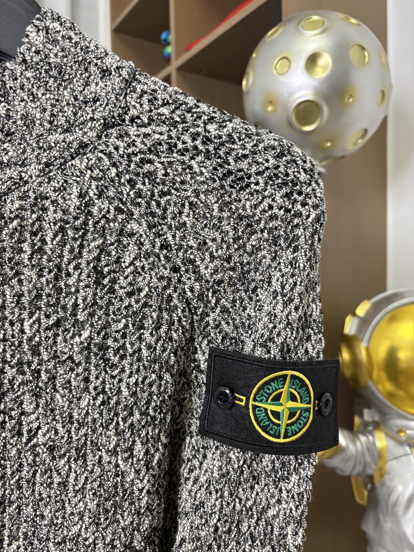 Textured zip jacket sleeve with Stone Island patch, black-and-white speckled knit