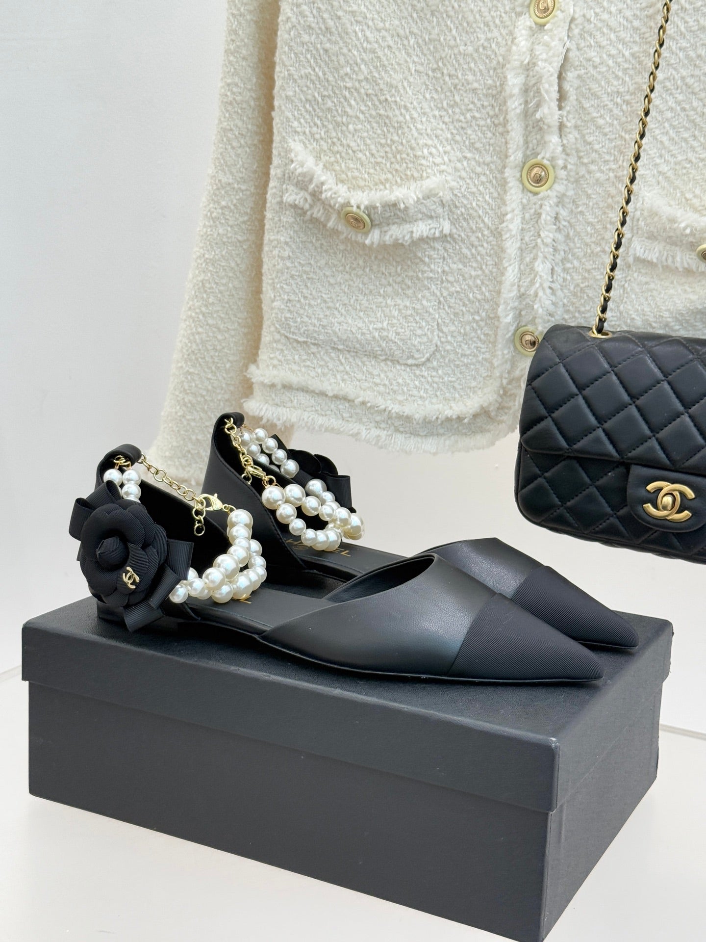 Chanel ladies black leather mules with pointed toe, bow, faux pearl and gold chain