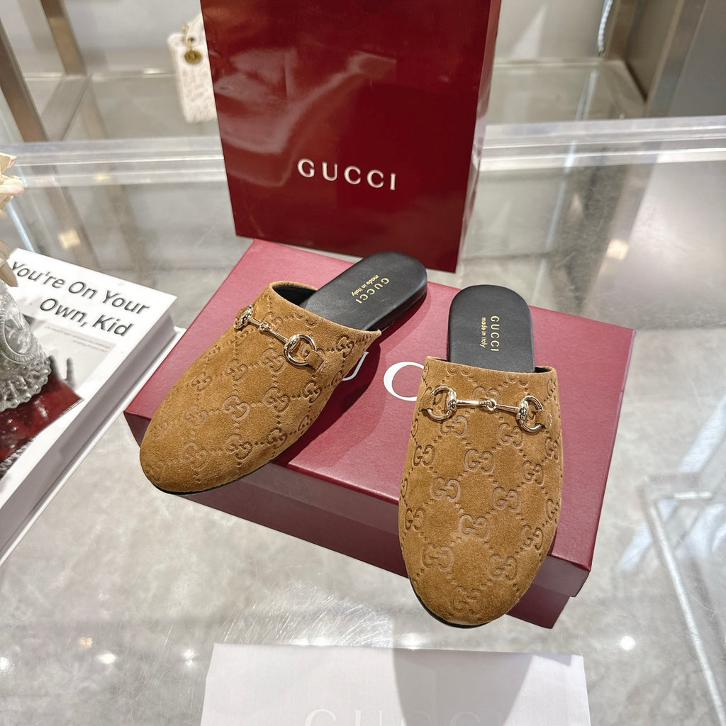 Gucci unisex GG-pattern mules with gold horsebit, tan uppers, pair on box