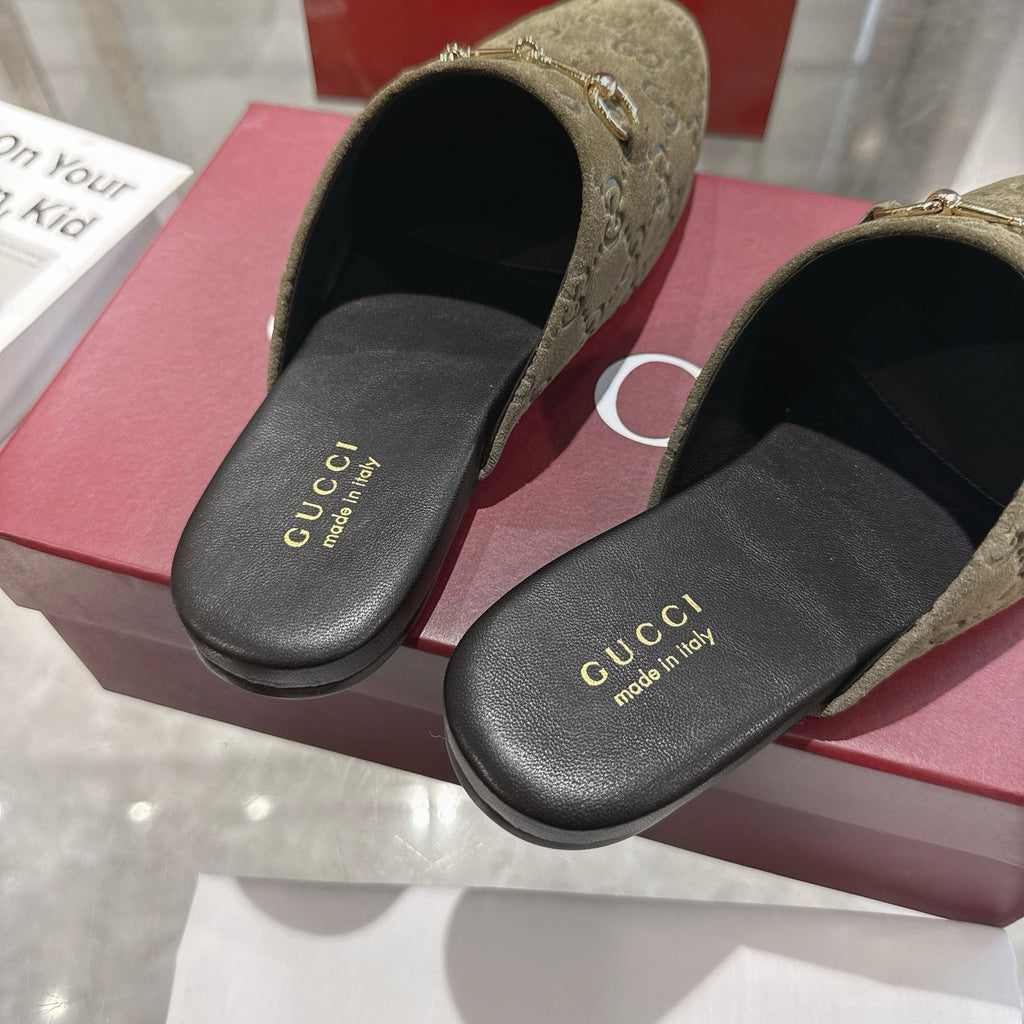 Gucci unisex loafers with GG monogram, olive fabric, gold horsebit, black insides