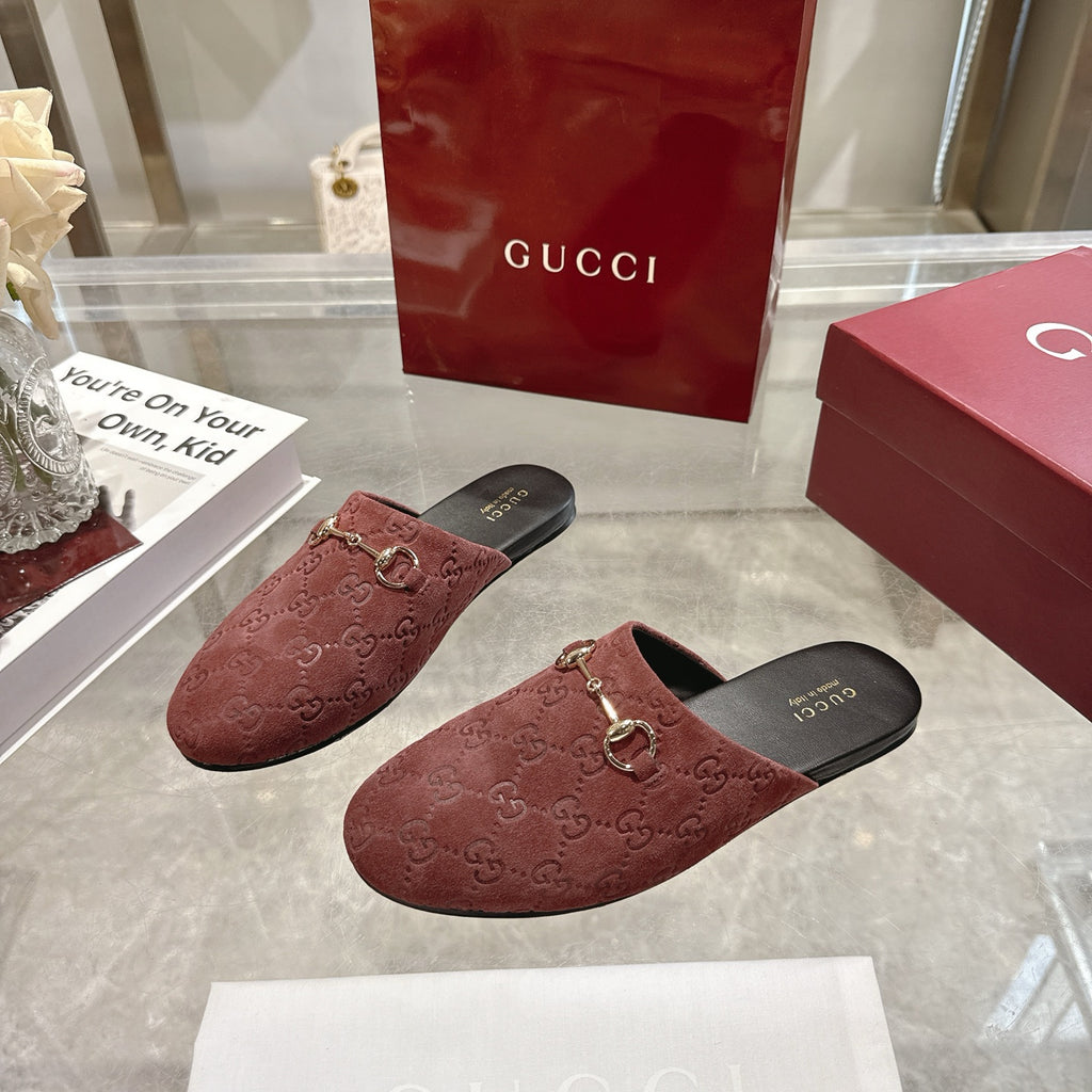 Gucci unisex luxury shoes, red-brown GG embossed mule with gold horsebit on black sole