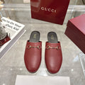 Gucci unisex loafers in burgundy leather with gold horsebit, black heel liners
