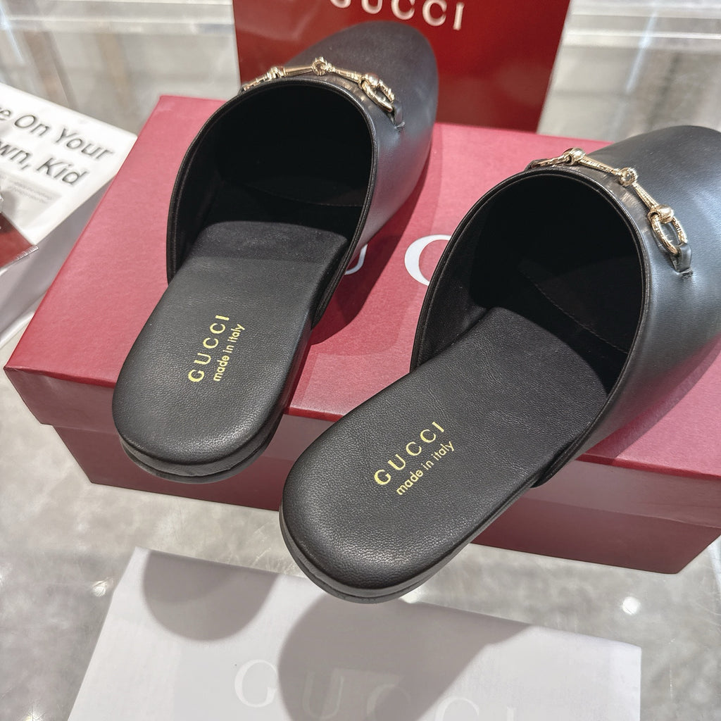 Gucci black leather horsebit slides with gold-tone chain, cushioned footbed