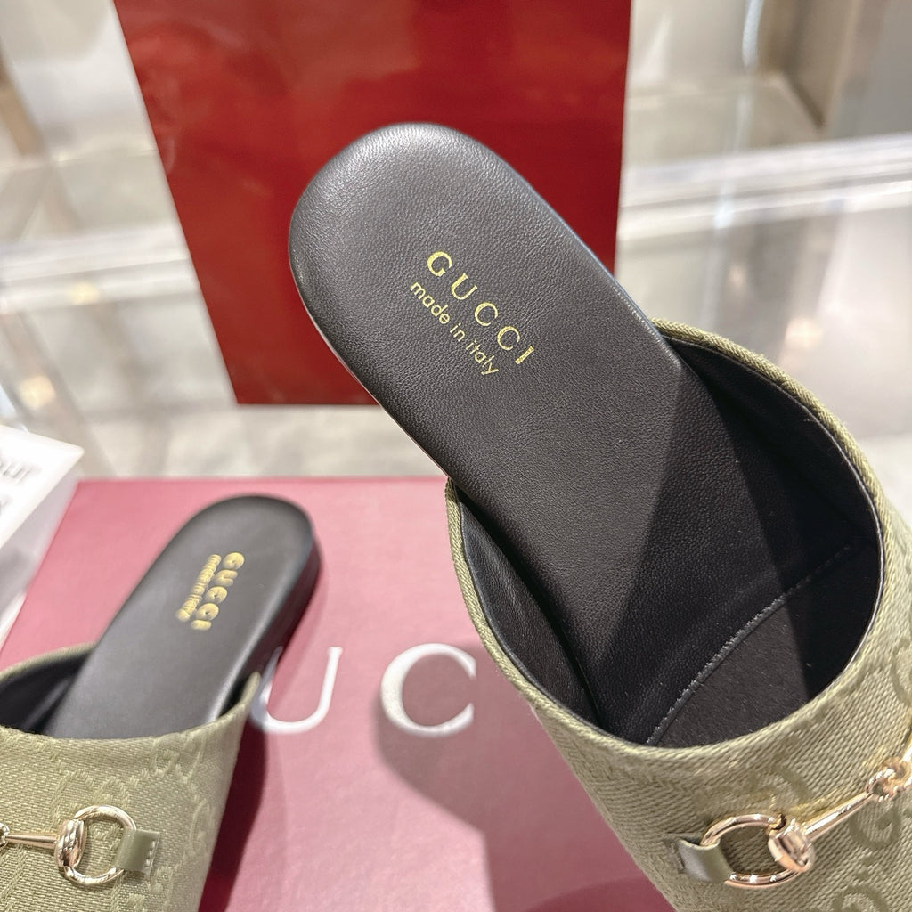 Gucci unisex mule shoe, olive GG canvas with black insole and gold-tone horsebit