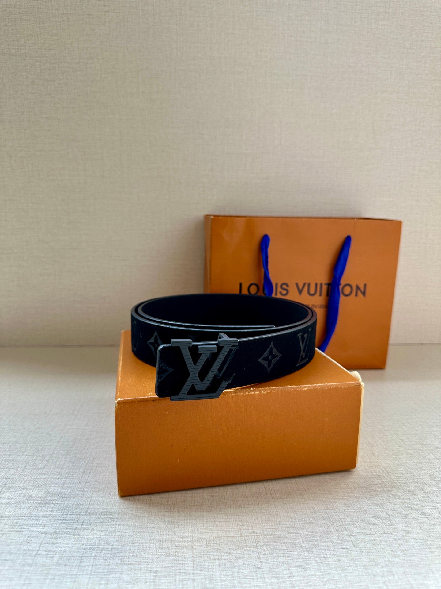 Dark navy leather belt with LV logo buckle and allover monogram pattern