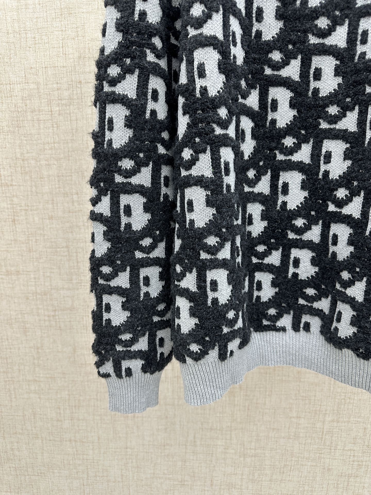 Black and white monogram-pattern knit sweater sleeve with ribbed cuff