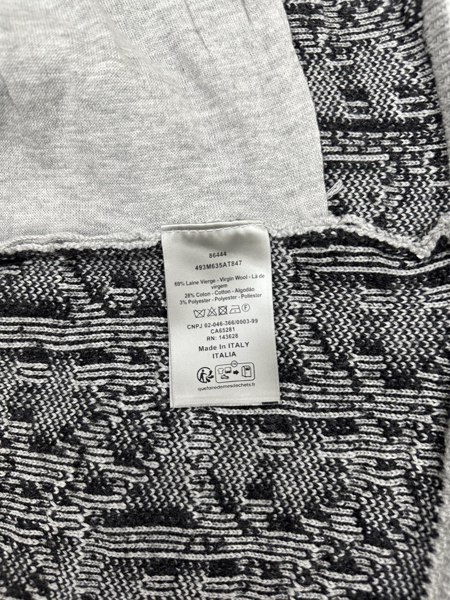 Dior long clothing, black and white knit fabric with woven brand size label