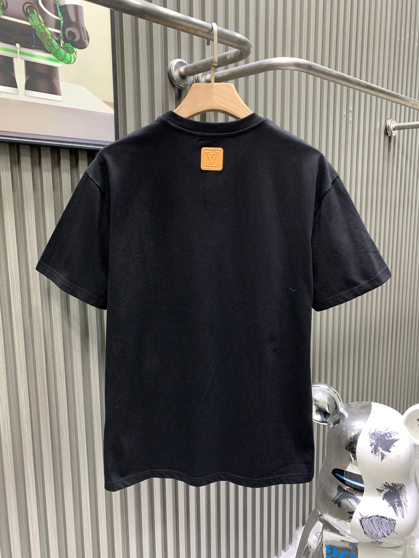 Louis Vuitton black short-sleeve T-shirt with small gold logo on back