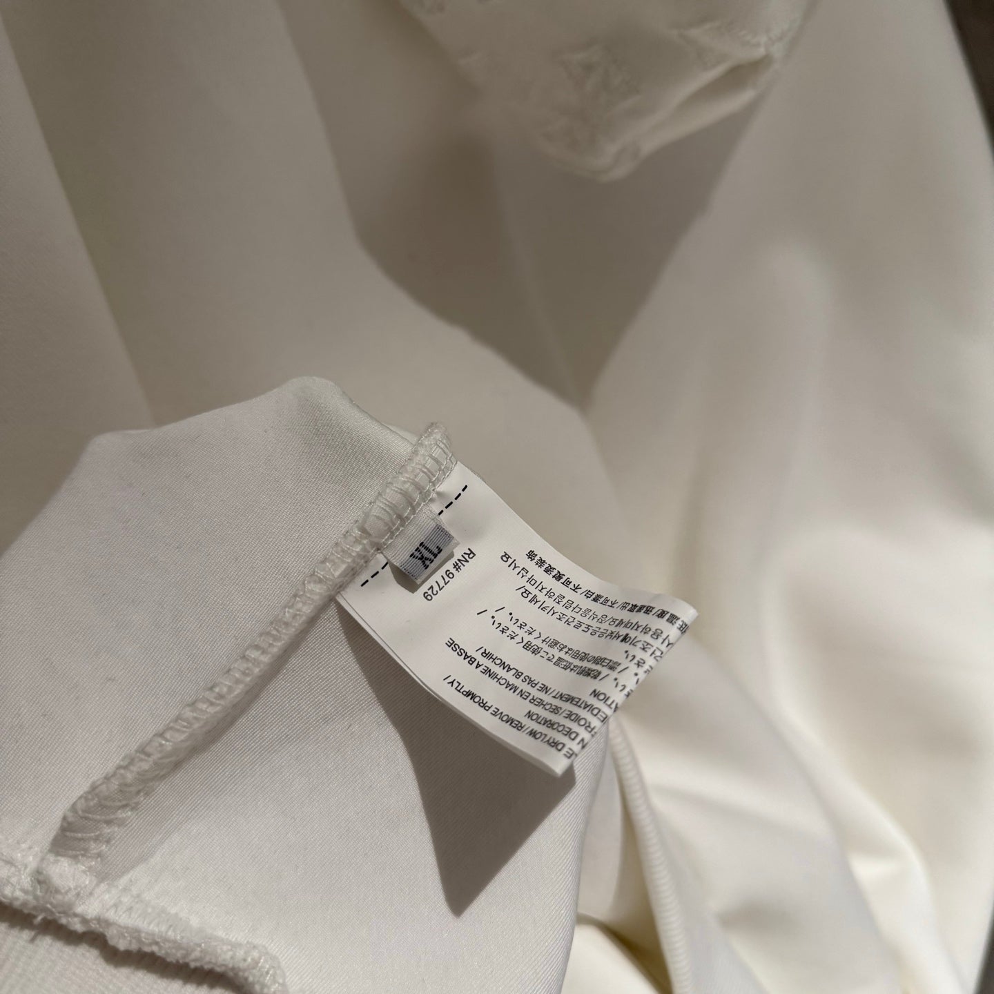 White hoodie fabric with inner neck care label and stitching