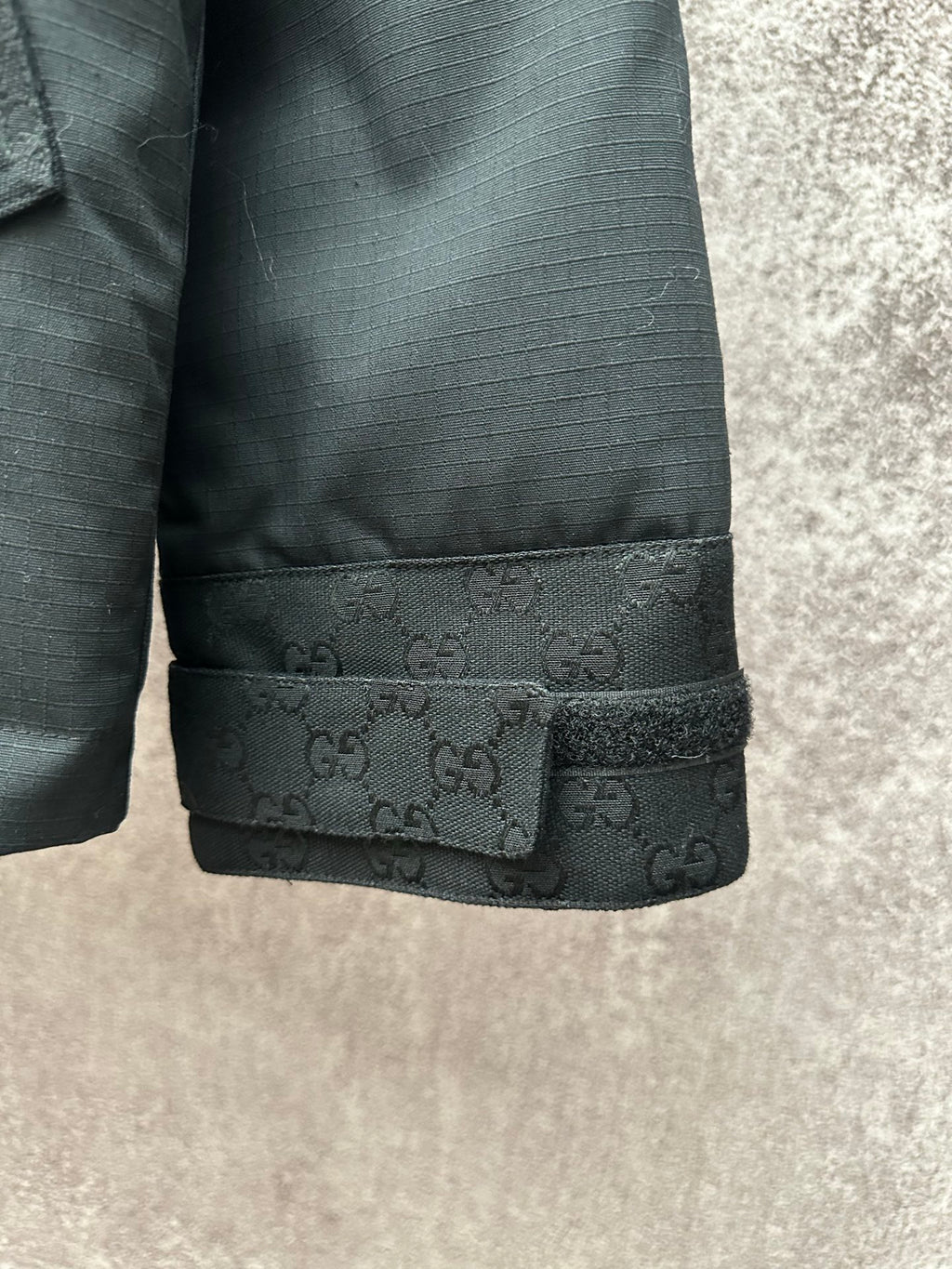 Dark jacket hem with elastic trim and monogram band detail