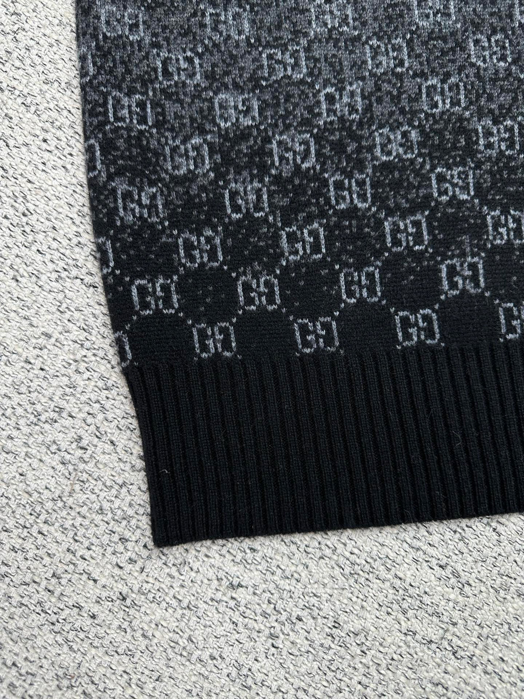 Gucci knit sweater hem in dark gray with ribbed cuff and allover GG logo