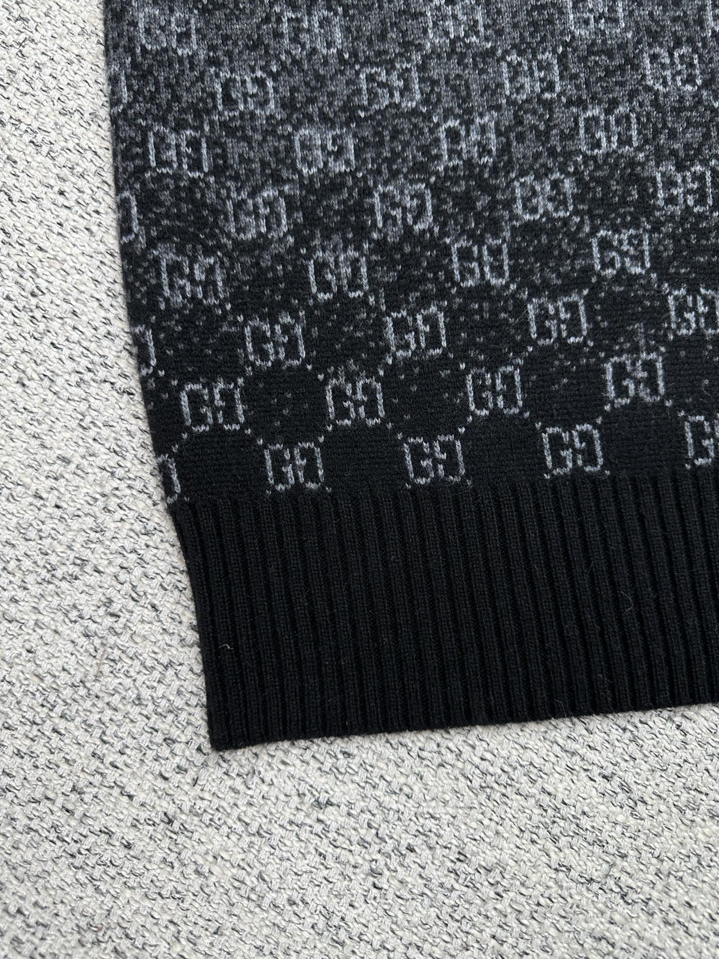 Gucci knit sweater hem in dark gray with ribbed cuff and allover GG logo