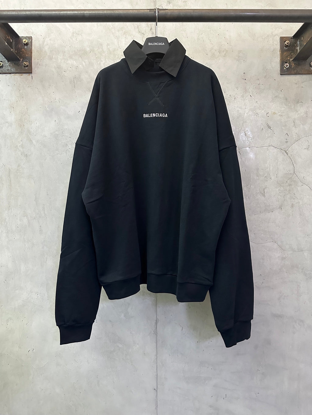 Balenciaga long-sleeve sweatshirt with dark collar and chest logo print