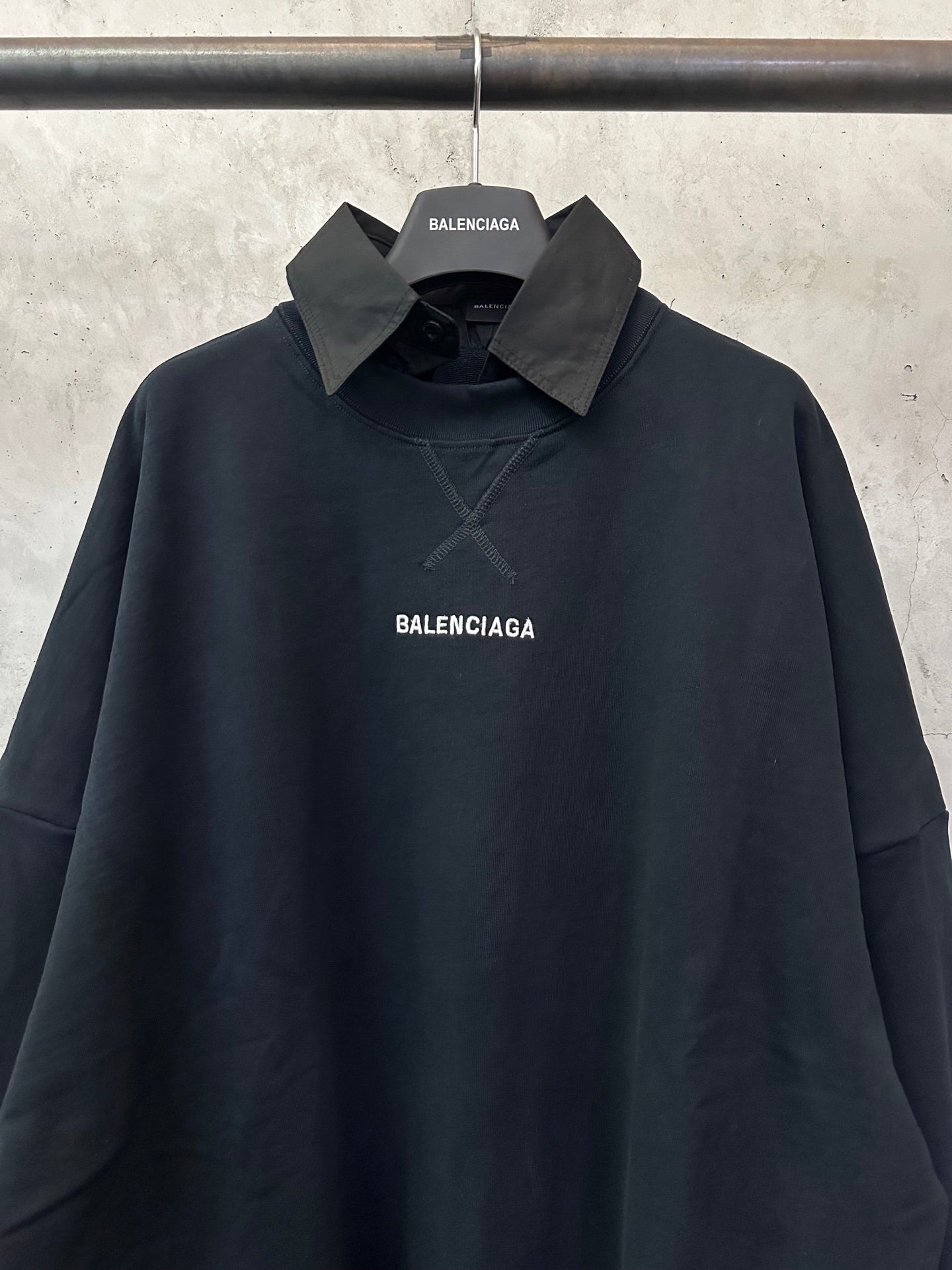 Balenciaga long-sleeve sweatshirt with two-tone collar and front logo print