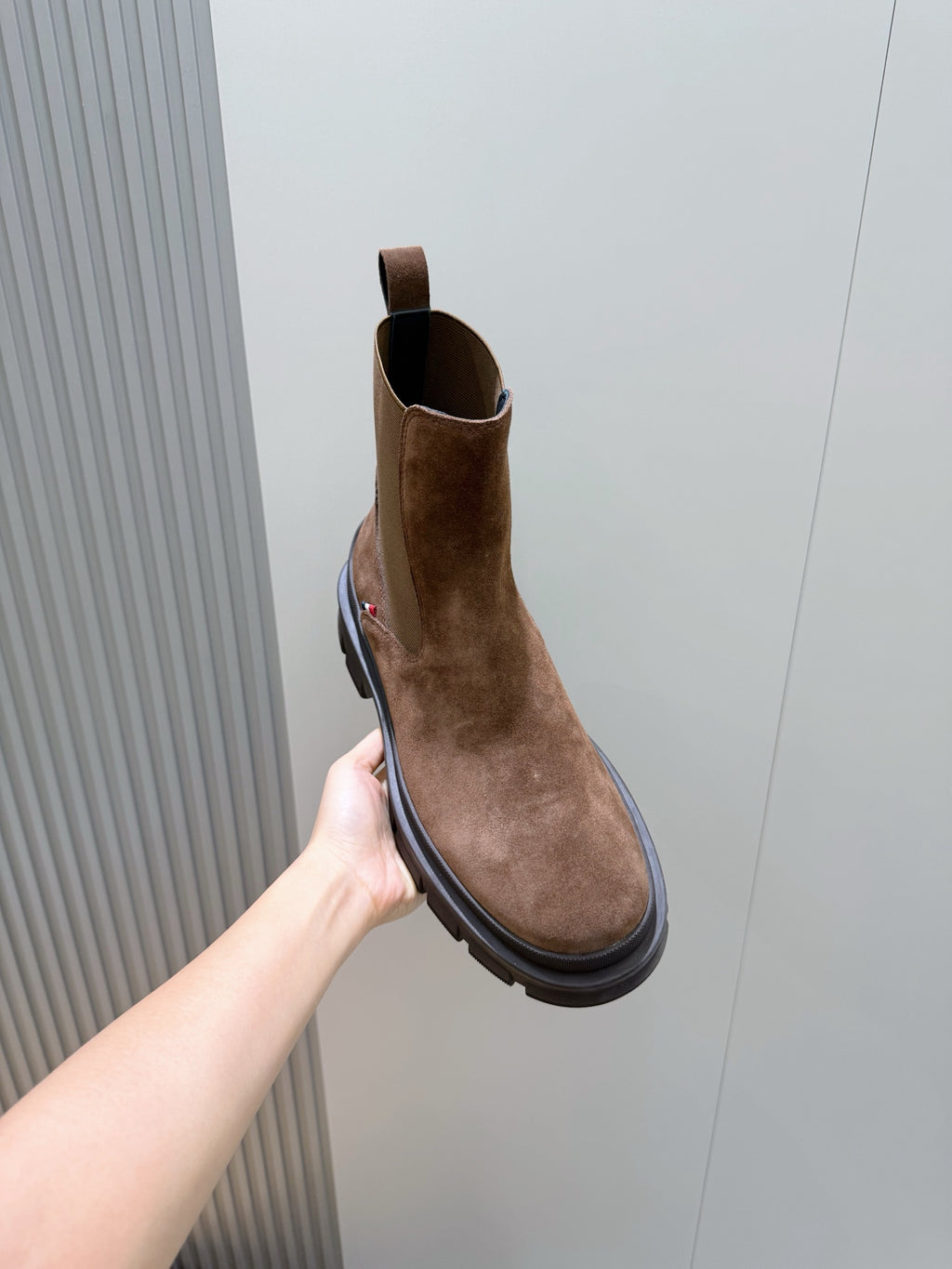 Moncler brown suede Chelsea boot on hand, with elastic gore and rubber sole