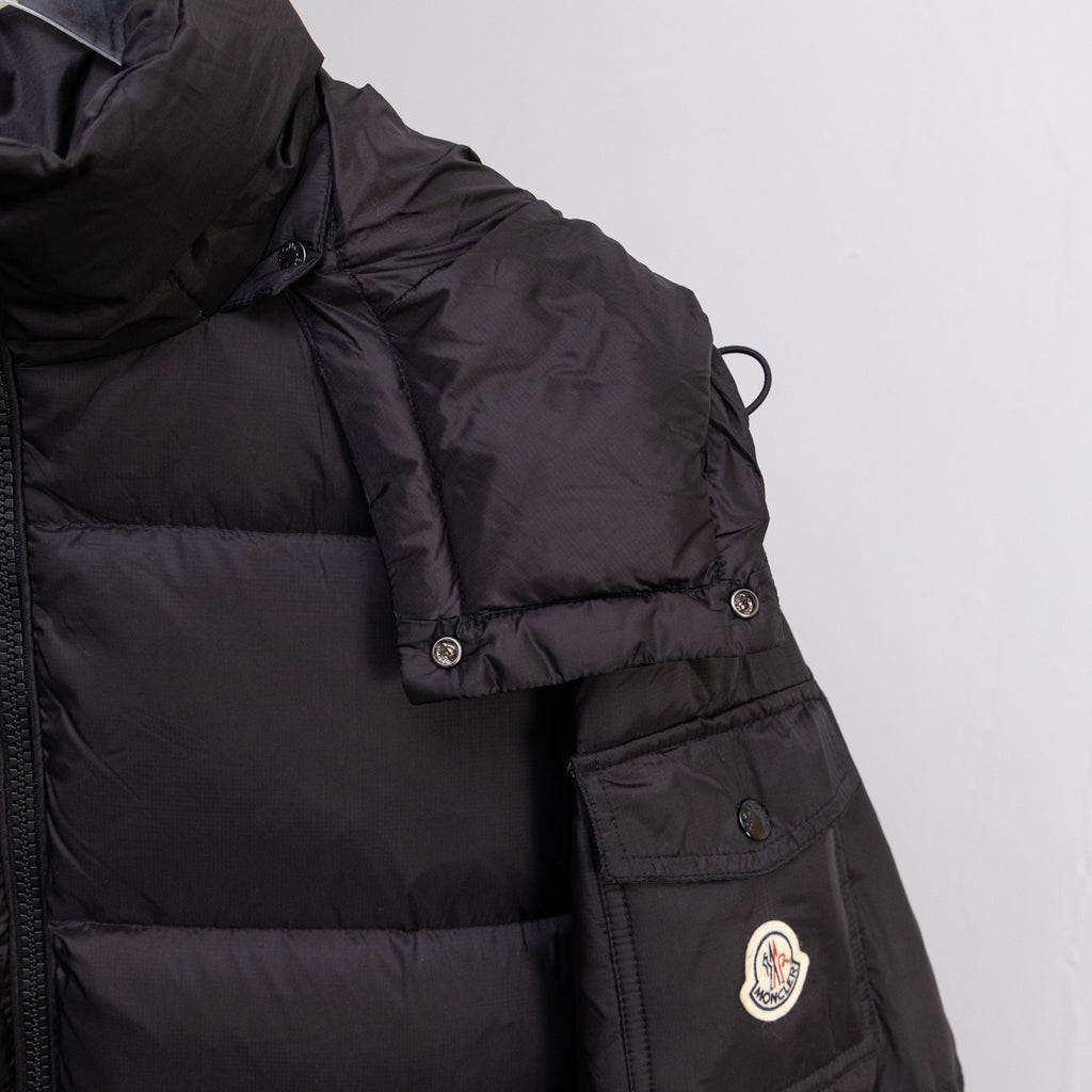 Moncler long puffer jacket sleeve with logo patch and buttoned pocket, black