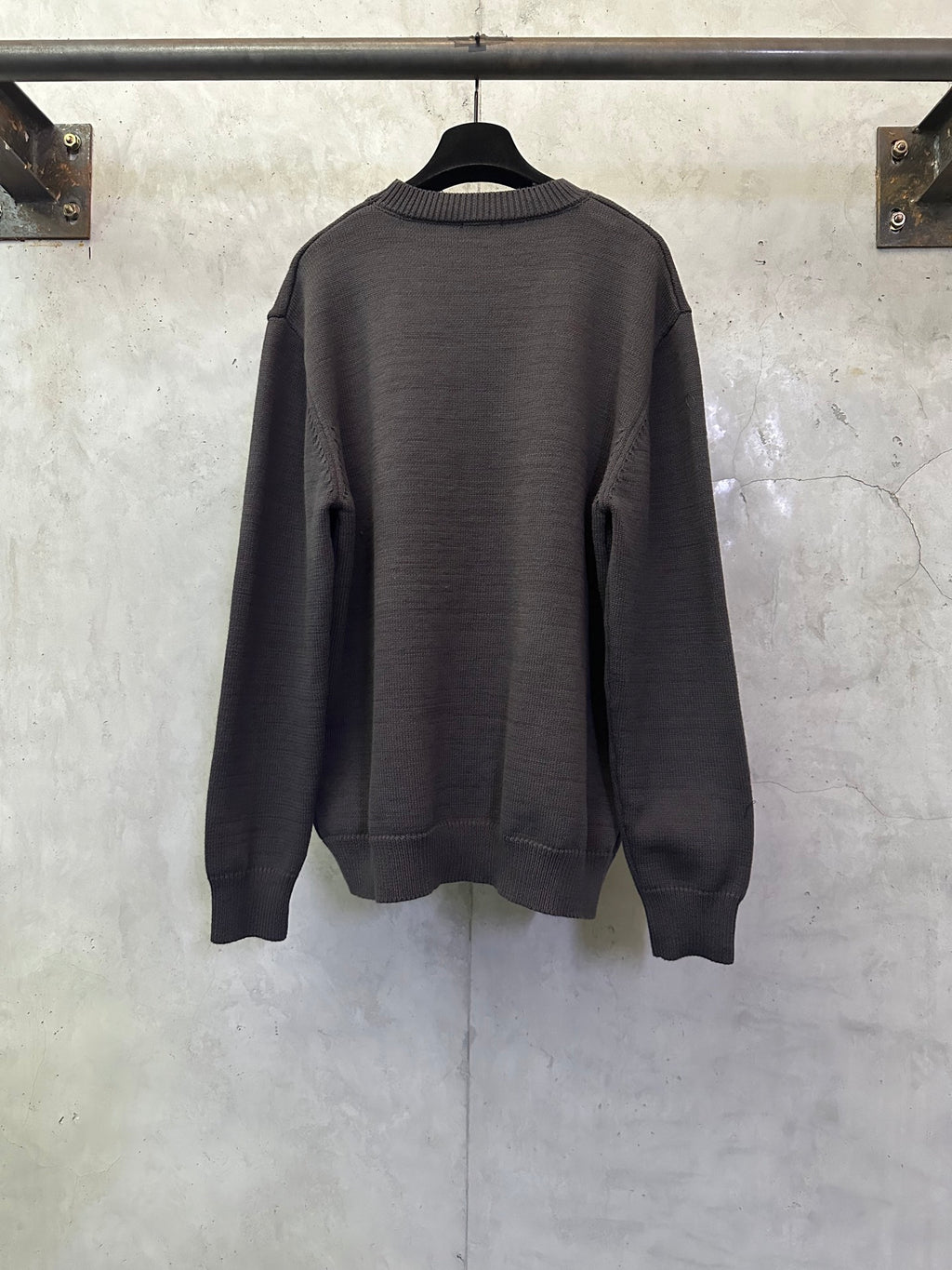 Long-sleeve knit sweater, dark gray, crew neck and ribbed cuffs