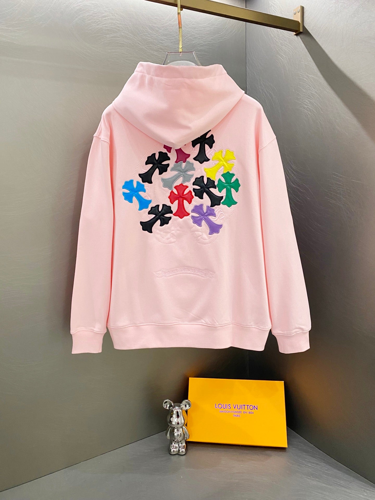 Pink long-sleeve hoodie with hood and multicolor applique on the back